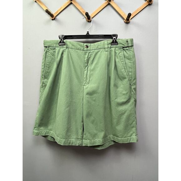 Haggar shorts Mens size 38 Golf‎ Casual Comfort Waist Green Pleated Front - Picture 1 of 6